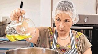 Konzentration! Den Naturseifen aus der Uckermark liegen ausgeklügelte Rezepturen zugrunde.