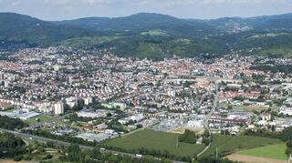 Der Kreis Bergstraße – unser Luftbild zeigt Bensheim – ist ein beliebte Wohnregion. Im Landratsamt geht man von einem zusätzlichen Bedarf von rund 1300 Wohnungen pro Jahr aus.