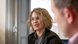 Doreen Petri, Geschäftsführerin der Neue Wohnraumhilfe Darmstadt, und Kreisbeigeordneter Karsten Krug stellten das Projekt Wohnraumagentur vor.