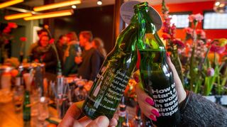 How to start a revolution in seven simple steps: Die preisgekrönte Flasche