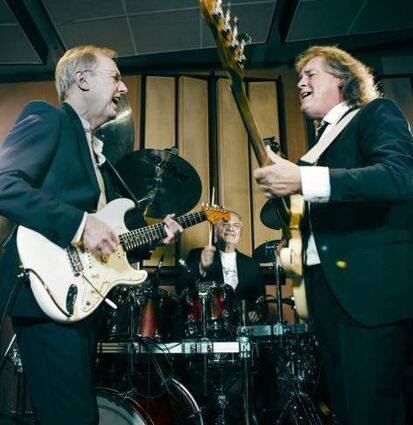 Gitarrist David „Clem“ Clempson (links) und Bassist Mark Clarke.