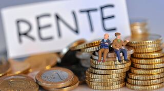 <p>Betriebsrenten müssten regelmäßig an die Inflation angepasst werden - doch ein Unternehmen kann sich auf Ausnahmeregelungen berufen.</p>
