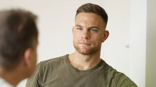 Hat sein Leben radikal geändert: Sebastian Preuss, hier im Gespräch mit Autor Wolfgang Scheidt.