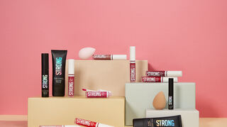 Mit ihrer Kosmetik-Marke "Strong Fitness Cosmetics" bietet Gründerin Jennifer Lapidakis Schminke an, die auch beim Sport standhält.