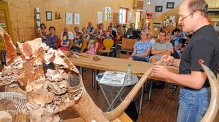 <p>Eindrucksvolle Schädel urzeitlicher Tiere präsentierte Herbert Hartnagel bei der BA-Veranstaltung im Naturschutzzentrum.</p>