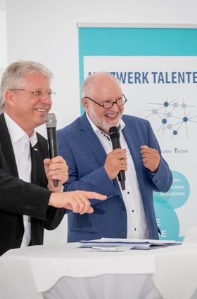 Astronaut Thomas Reiter (links) und FAZ-Mitherausgeber Werner D’Inka beim Jahrestreffen des Bergsträßer Netzwerks Talente.