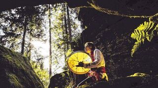 Trommeln, die halbe Nacht lang: Konrad Stiefvater hat seine Rituale aus Mittelamerika mitgebracht. Dort ist das Schamanentum noch lebendig.