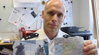 Stefan Schürmann in seinem Büro: Um zu erkennen, ob ein Häftling extremistische Gedanken hegt, trägt der Strukturbeobachter alles zusammen, das in irgendeiner Weise auffällig ist.