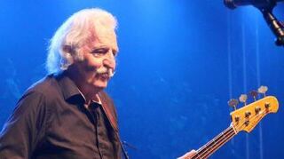 Leo Lyons ist mit seiner Band Hundred Seventy Split auf Tour.