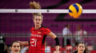 Camilla Weitzel, hier im Spiel gegen Slowenien, übernimmt trotz ihres jungen Alters Führungsaufgaben bei den deutschen Volleyballerinnen.