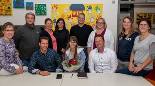 Nachfolger von Natascha Marienfeld (Mitte) an der Spitze des Schulfördervereins ist Markus Schönberger (rechts), neuer Stellvertreter ist Nils Siems (l.).