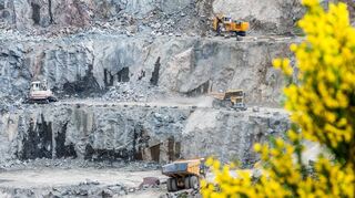In ein bis zwei Jahren stößt der bestehende Steinbruch von Röhrig Granit in Sonderbach an seine Grenzen. Geschäftsführer Marco Röhrig hofft, dass bis dahin die geplante Erweiterung genehmigt wird.