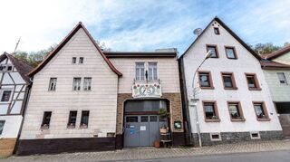 Die Gaststätte „Zur Rose“ in Hambach ist rustikal und beliebt.