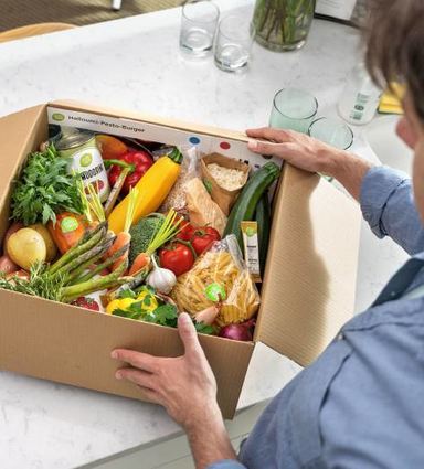 Die Kiste ist voller Zutaten aus der Region für die Rezepte.