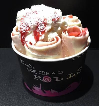 Ice Cream Rolls, auf Deutsch: Eisrollen, fertigt die Familie Cinelli.