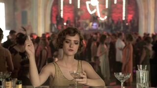 Rauschende Feiern, bunte Kleider, purer Genuss: Die Goldenen Zwanziger Jahre in einer Szene der dritten Staffel „Babylon Berlin“ mit Liv Lisa Fries.
