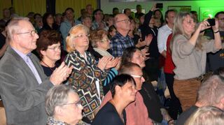 Der Chor Canta con me sorgte mit Hits der Popgruppe Queen für gute Stimmung im Lindenfelser Bürgerhaus.