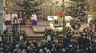 Bis auf den letzten Platz besetzt war die Stadtkirche von Sankt Georg bei der Trauerfeier für den verstorbenen Ehrenbürgermeister Georg Stolle.