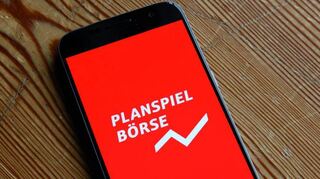 Bequem über das Smartphone konnten die Nachwuchsbörsianer die Kurse checken. Eine neue Runde des Börsenplanspiels startet am 30. September.