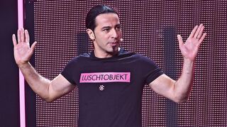 Der Mannheimer Comedian Bülent Ceylan begeisterte am Freitagabend seine 2000 Fans in der ausverkauften Weststadthalle mit dem neuen Programm „Luschtobjekt“.