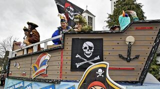 Das schwankende Narrenschiff des Zugkomitees.