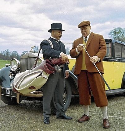 <p>Der Phantom-III-Rolls-Royce aus "Goldfinger" - mit Harold Sakata als Oddjob (li.) und Gert Fröbe als Auric Goldfinger - darf in der Bond-Ausstellung natürlich nicht fehlen.</p>