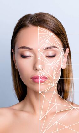 Bestimmte Merkmale entscheiden darüber, wen wir attraktiv finden und wen nicht. Schönheit hat viele Vorteile – kann aber auch Nachteile haben.