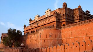 Das Junagarh Fort in Bikaner ist ein echter Besuchermagnet. Der Stadtpalast gilt als einer der schönsten Orte ganz Indiens.