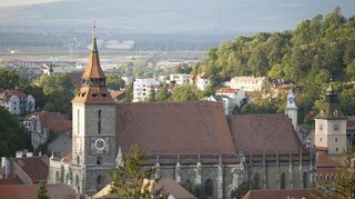 Sie beherbergt die größte Orgel Rumäniens: Die Schwarze Kirche in der Stadt Brasov, von Rittern des Deutschen Ordens als Kronstadt gegründet.