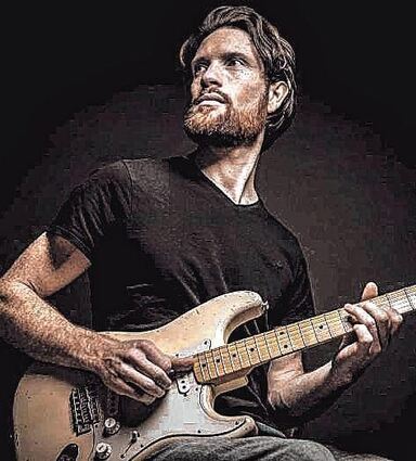 Bringt Blues-Wendungen ins Spiel: Gitarrist Jörg Teichert.