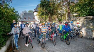 In Bensheim am Alten Kurfürstlichen Gymnasium fiel jetzt der Startschuss für die Aktion „Stadtradeln“, an der neben insgesamt 15 Bergsträßer Kommunen in diesem Jahr erstmals auch der Kreis Bergstraße teilnimmt.