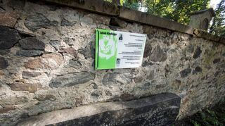 Mit einem Ehrenplatz für den Grabstein von Jakob Kindinger und einer Gedenktafel wird auf dem Friedhof Mitte an den NS-Widerstandskämpfer erinnert.