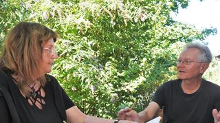 Moderatorin Irene Drayß stimmte jetzt mit dem Einhäuser Autor Albert Herrmann das Radiointerview ab, das sie mit ihm am 28. September von 14 bis 15 Uhr bei Antenne Bergstraße führen möchte.