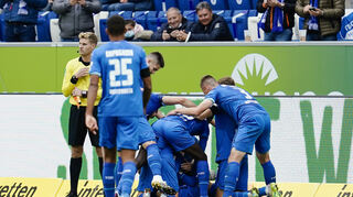 Hoffenheims Mannschaft jubelt über das Tor zum 2:0.