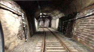 Auch zwei Tunnels durchfahren die Solardraisinen-Ausflügler auf der Strecke der ehemaligen Überwaldbahn.