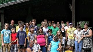 <p>Beim Sommerfest an der Bürstädter Grillhütte feiern viele Angehörigen mit: Die AWO bietet Menschen mit Behinderungen wieder ein buntes Ferienprogramm.</p>