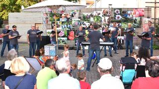 Der Auftritt von Takt-Fest beim geschmückten Sommerpark war ein Höhepunkt im von der Corona-Pandemie geprägten Vereinsjahr des MGV Germania.