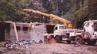 Nachdem das alte Schützenhaus abgebrannt war, mussten die Sportschützen ihr Vereinsheim neu aufbauen.