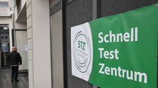 45 Euro wollen die Betreiber für einen Antigen-Schnelltest im Weinheimer 3-Glocken-Center. Auch darüber regen sich nun einige Menschen auf.