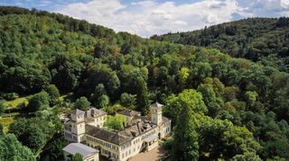 Schloss Heiligenberg ist Sitz des Zentrums für postbariatrische Chirurgie und Ästhetik der Kreiskliniken Darmstadt-Dieburg.