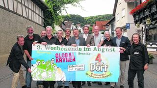 <p>Sie rühren die Werbetrommel: Veranstalter von "KultUhrPur", Juroren, Unterstützer aus Wirtschaft und Politik. Am dritten Wochenende im August steigt das Erlenbacher Musikspektakel mit dem Auftritt der "Global Kryner" und dem mittlerweile vierten Straßenmusikfestival.</p>