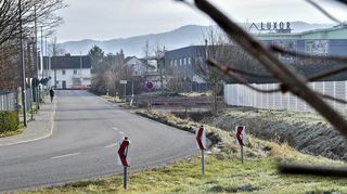 Braucht es für das Gewerbegebiet Riedwiese Süd eine Zufahrtsbeschränkung für Lkw? In der Stadtverordnetenversammlung wurde ein Vorstoß der FDP eher kritisch gesehen. Der Magistrat soll nun zunächst die Auswirkungen eines Verbots prüfen.