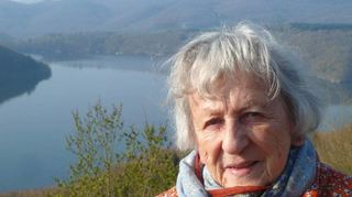 Ingrid Noll hat ihren mittlerweile 16. Roman vorgelegt. Das Foto entstand am Edersee.