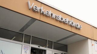 In der Kfz-Zulassungsstelle des Kreises Bergstraße ging am Montag ein spezieller Service-Schalter in Betrieb, an dem Bürger kleinere Anliegen erledigen lassen können, ohne vorher einen Termin zu vereinbaren.
