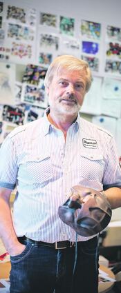 <p>Der Chefmaskenbildner in seinem Gestaltungsbereich: Harald Klute blickt auf viele Gesichter und auf 47 Jahre Berufserfahrung zurück.</p>