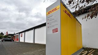 Seit gestern ist die Packstation neben dem Einhäuser Penny-Markt in Betrieb. Postkunden können hier Pakete automatisiert versenden und abholen.