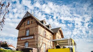 Zur Abfahrt bereit: Auf den Saisonstart am 1. April hofft die Überwaldbahn.