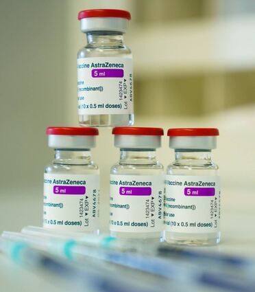 Der Covid-19 Impfstoff des schwedisch-britischen Pharmakonzerns Astrazeneca ist in Kritik geraten.