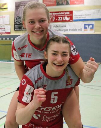 Lotta Heider (hinten) und Isabell Hurst haben mit den Flames schon viele Erfolge gefeiert, nun sind beide mit Verletzungen lange auf Eis gelegt.