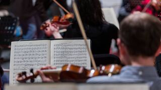 Ein seltenes Bild: Weil Orchester größtenteils nicht spielen, werden Noten und Partituren nicht gebraucht. Das trifft das Geschäft von Musikverlagen immens.